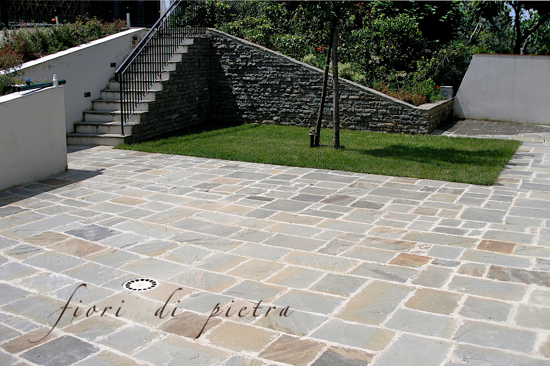 Projects Pavimenti with PIETRA FORTE stone