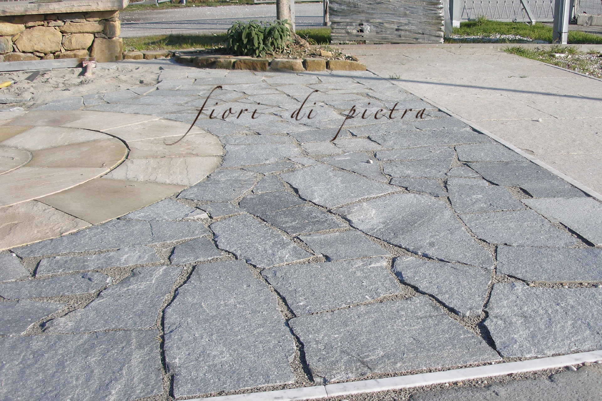 Projects Pavimenti with GRIGIO APUANO stone